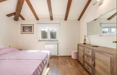 Apartment Cerin with Private Pool