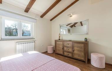 Apartment Cerin with Private Pool