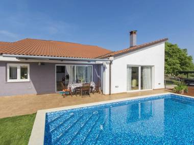 Wonderful modern villa with pool whirlpool and garden near Rovinj