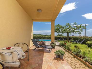 Newly renovated one bedroom apartment with shared pool for up to 2 guests