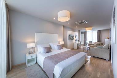 Apartments & Rooms Preelook