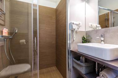 Number 1 Deluxe Apartments