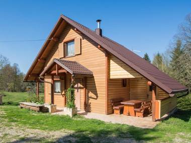 Adorable  home with pool and jacuzzi for use  surrounded by beautiful nature !