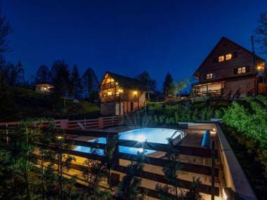 Adorable  home with pool and jacuzzi for use  surrounded by beautiful nature !