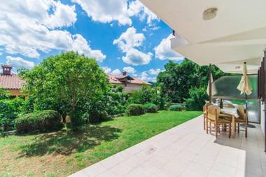 Apartments Pino Rabac