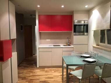 Gorgeous Biserka Apartment near the sea