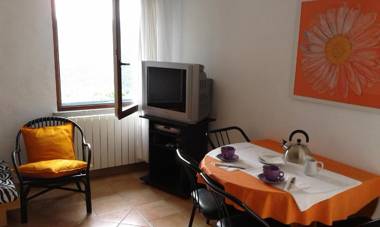 Apt for 3 people (best for a couple with a baby)