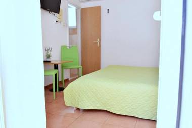 Rooms Vilma close to Rab City