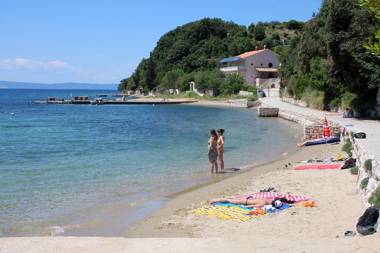 Apartments and rooms with a swimming pool Kampor Rab - 12773