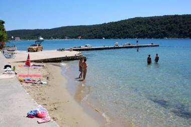 Apartments and rooms with a swimming pool Kampor Rab - 12773