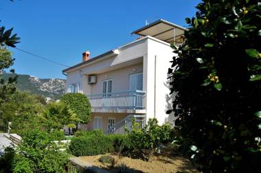 MiraMar Gardenn Apartmment