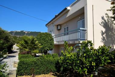 MiraMar Gardenn Apartmment