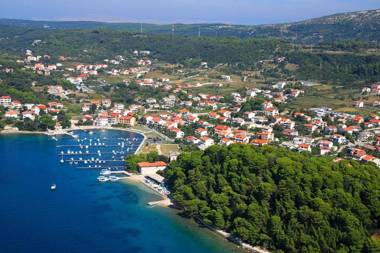 Apartments with a parking space Palit Rab - 18681