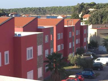 Apartments with a parking space Palit Rab - 18900