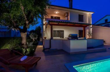 Holiday Home Villa Pula