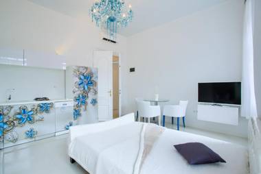 Collins Apartments Center