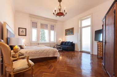 Villa Muenz Luxurious Residence