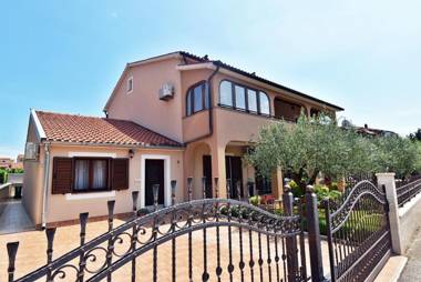 Apartments Tina & Denis