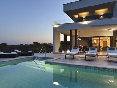 Villa Una with heated pool and whirlpool