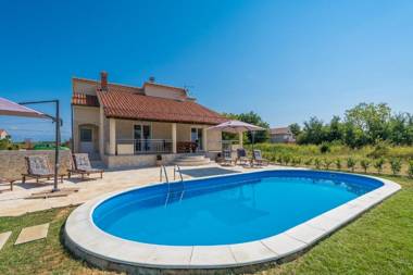 Oasis Village Villa - heated pool