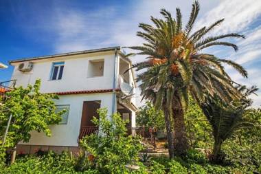 Apartments Teo - by sea & parking