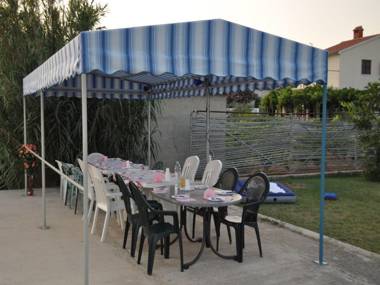 Elegant Holiday Home in Privlakaw with Garden