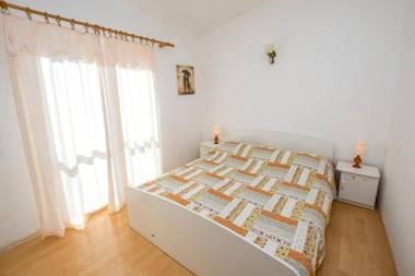 Apartment and Rooms Radojka