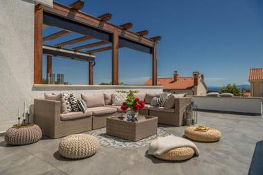 Sea view modern spacious lounge house