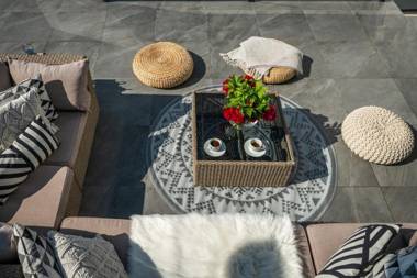 Sea view modern spacious lounge house