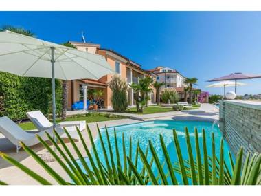 Modern apartment with balcony garden view in Villa Vizula