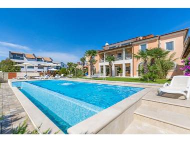 Modern apartment with balcony garden view in Villa Vizula