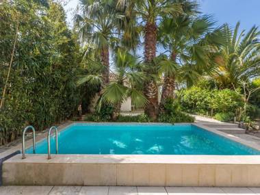 Deluxe apartment in Premantura with a shared swimming pool