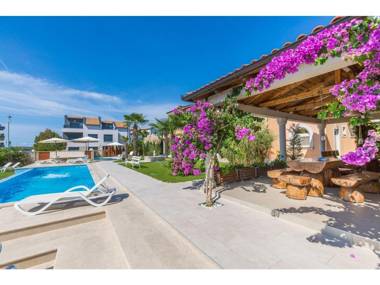 Modern apartment with balcony and sea view for 2 persons in Medulin