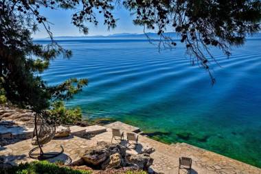 Luxury Beachfront Villa Palazzo di Mare with private heated pool and staff at the beach on Brac island - Sumartin