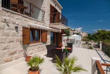 Villa Sumartin Deluxe A Stunning 4 Bedroom Villa with a Gym Just Steps to the Beach