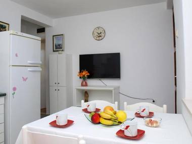 Apartments Jela - 50 m from beach
