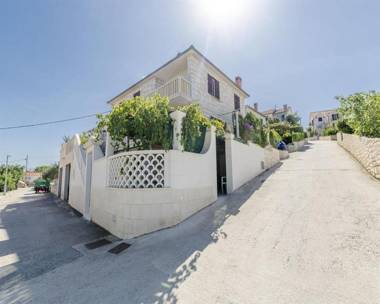 Apartments More - sea view