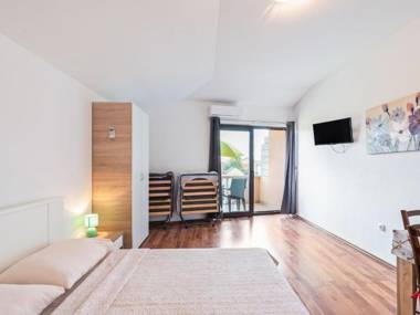 Pleasant Apartment in Posedarje near Sea