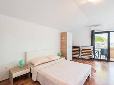 Pleasant Apartment in Posedarje near Sea