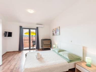 Serene Holiday Home in Posedarje near Sea