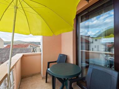 Delightful Apartment in Posedarje with Balcony