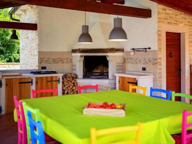 Splendid Villa in Baderna with Private Swimming Pool