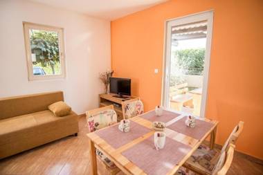 Apartment Complex Danny with common pool and BBQ