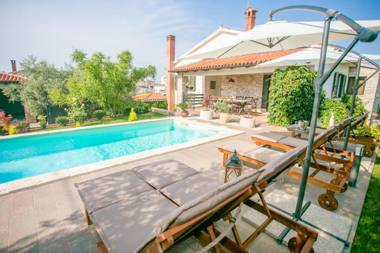 Comfortable Villa Marinela with Pool and Garden