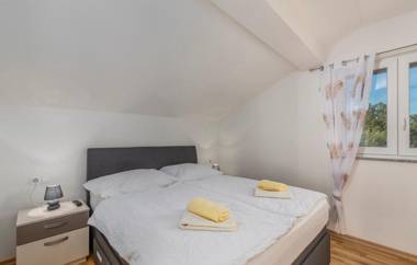 Villa Ivda with Heated Pool in Porec Area