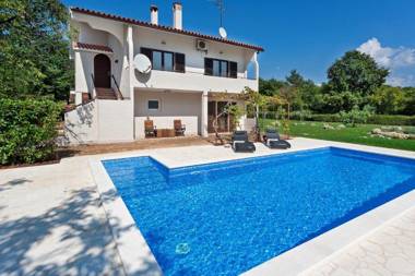 Apartment with private pool and large garden