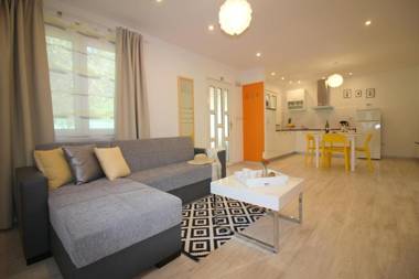 Apartment Lorena with pool