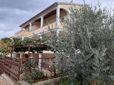 Apartments Ritosa Spadici beach area