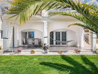 NEW 2020! 3 bedrooms apartment Simona