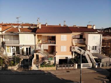APARTMENTS LUČO NEAR THE BEACH AND CITY CENTER